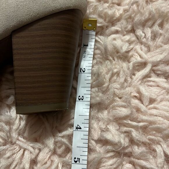 Old Navy Cream Ankle Boots. Size 9 - Picture 4 of 6